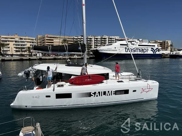 Lagoon 42 - Yacht Charter Sailica