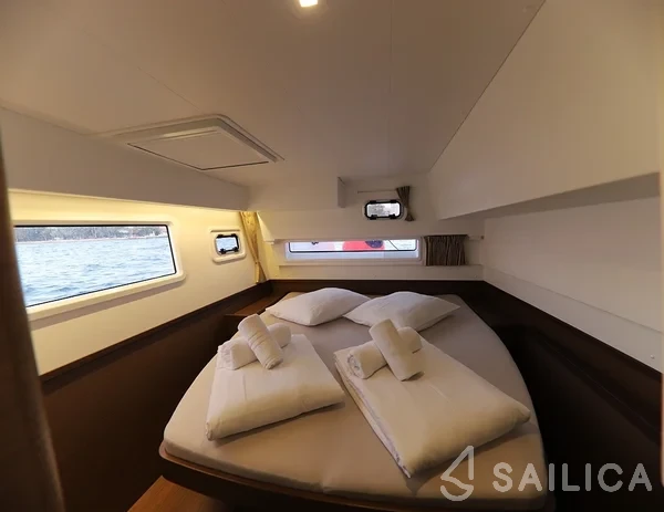 Lagoon 42 - Yacht Charter Sailica