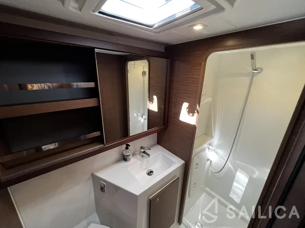 Lagoon 42 - Yacht Charter Sailica