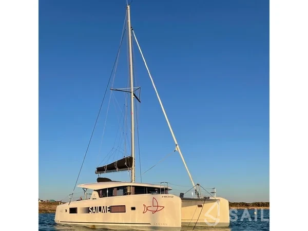 Lagoon 42 - Yacht Charter Sailica