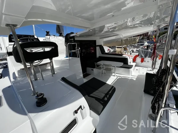 Lagoon 42 - Yacht Charter Sailica