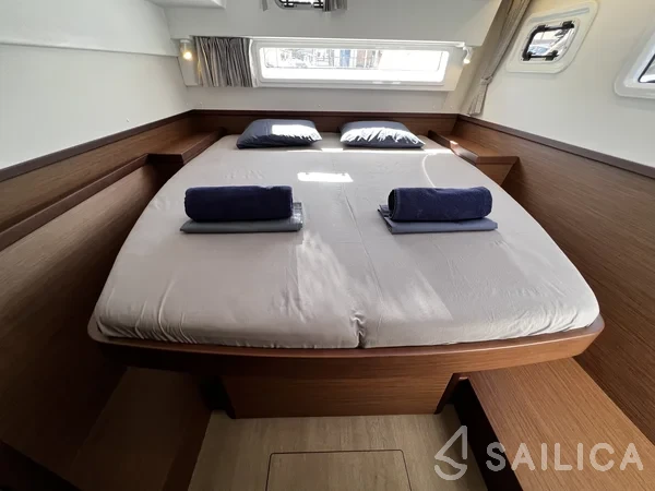Lagoon 42 - Yacht Charter Sailica