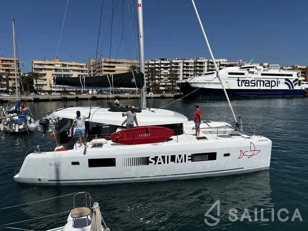 Lagoon 42 - Yacht Charter Sailica