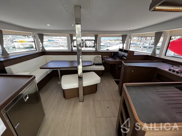 Lagoon 42 - Yacht Charter Sailica