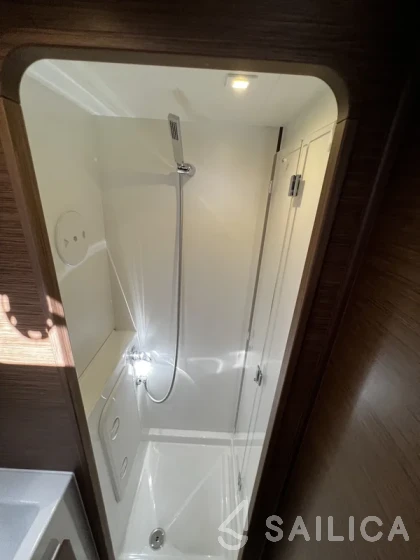 Lagoon 42 - Yacht Charter Sailica