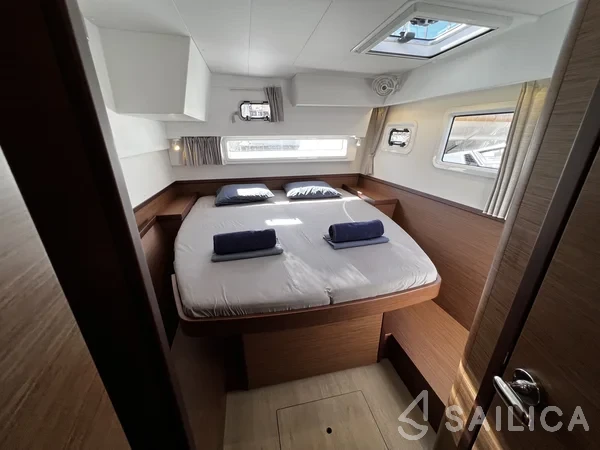 Lagoon 42 - Yacht Charter Sailica