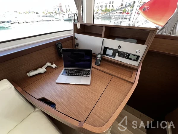 Lagoon 42 - Yacht Charter Sailica