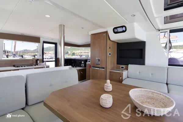 Bali 4.2 - Yacht Charter Sailica