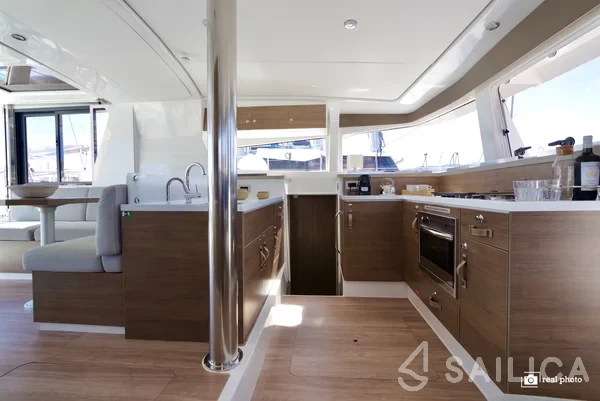 Bali 4.2 - Yacht Charter Sailica