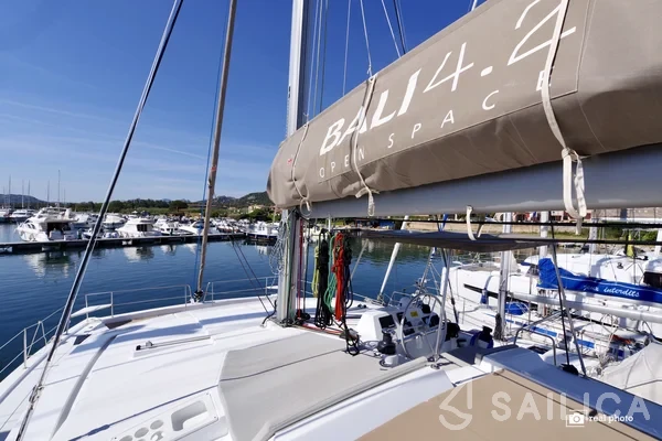 Bali 4.2 - Yacht Charter Sailica