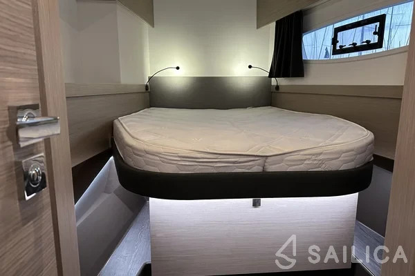 Astréa 42 - Yacht Charter Sailica