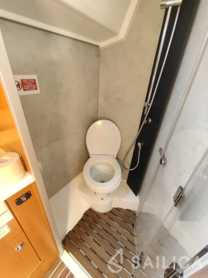 Bavaria C42 - Yacht Charter Sailica