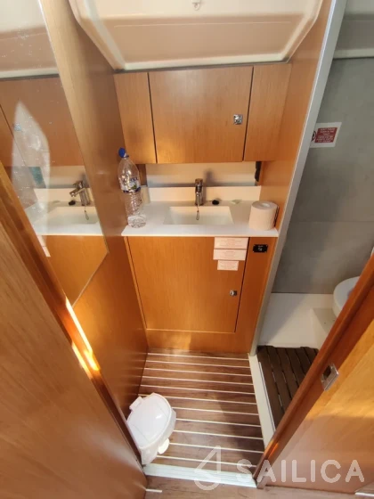 Bavaria C42 - Yacht Charter Sailica