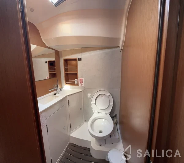 Bavaria C42 - Yacht Charter Sailica