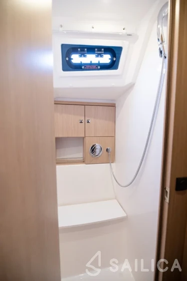 Bavaria 46 Cruiser - Yacht Charter Sailica