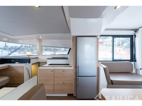 Bali 4.1 - Yacht Charter Sailica