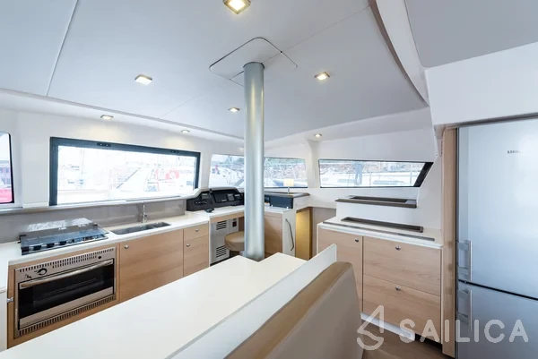 Bali 4.1 - Yacht Charter Sailica