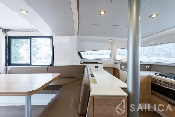 Bali 4.1 - Yacht Charter Sailica