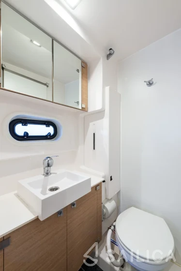 Bali 4.1 - Yacht Charter Sailica