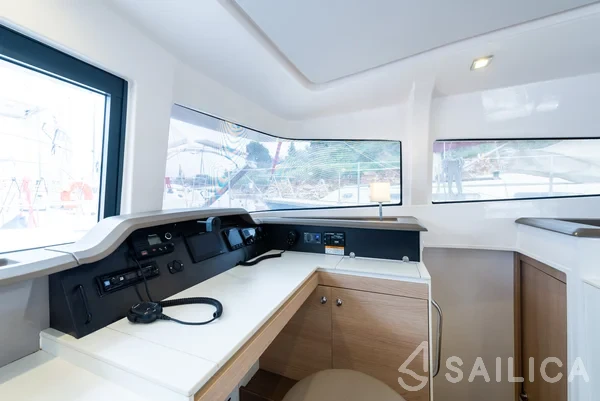 Bali 4.1 - Yacht Charter Sailica