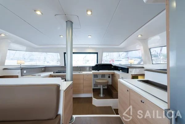 Bali 4.1 - Yacht Charter Sailica