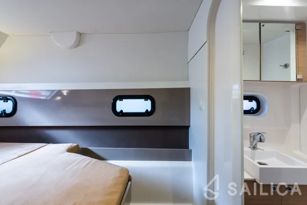 Bali 4.1 - Yacht Charter Sailica