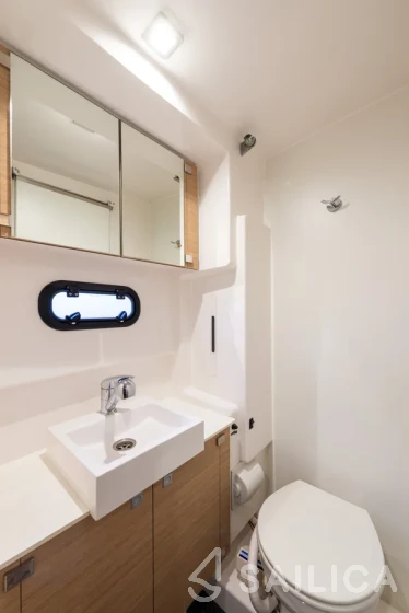 Bali 4.1 - Yacht Charter Sailica