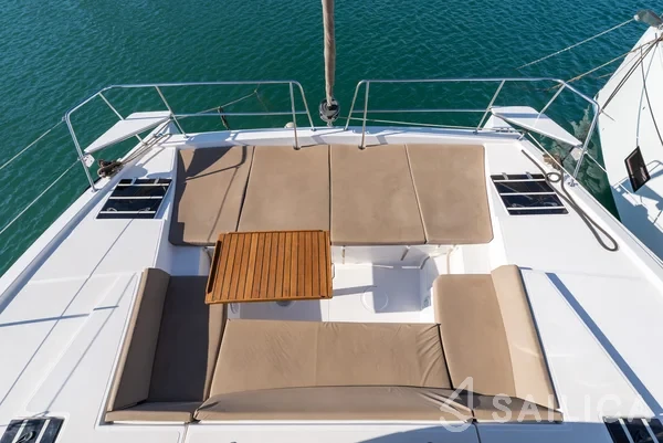 Bali 4.1 - Yacht Charter Sailica