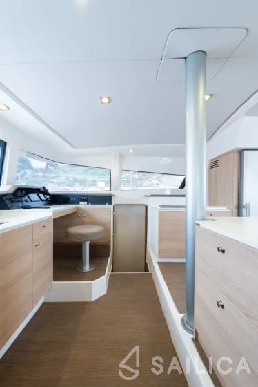 Bali 4.1 - Yacht Charter Sailica