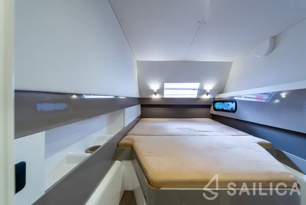 Bali 4.1 - Yacht Charter Sailica