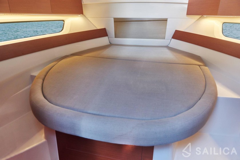 Merry Fisher 895 - Yacht Charter Sailica