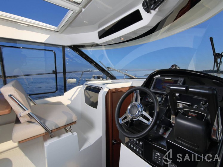 Merry Fisher 895 - Yacht Charter Sailica