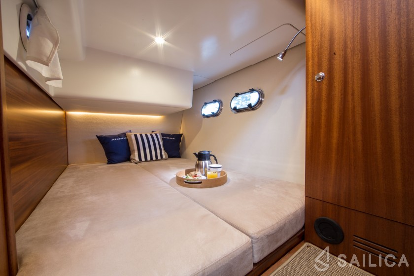 Nimbus 405 Coupe - Yacht Charter Sailica