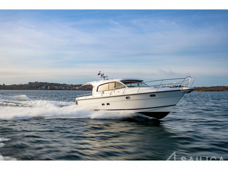 Nimbus 405 Coupe - Yacht Charter Sailica