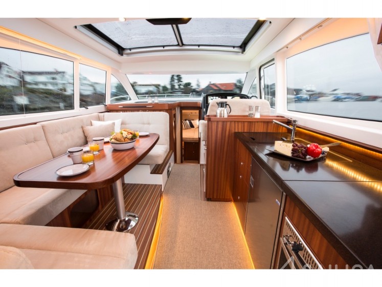 Nimbus 405 Coupe - Yacht Charter Sailica