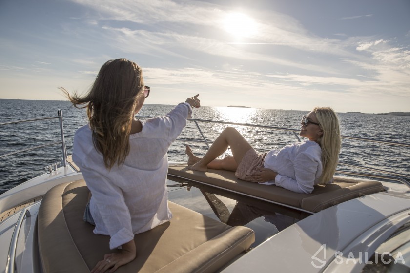 Nimbus 405 Coupe - Yacht Charter Sailica