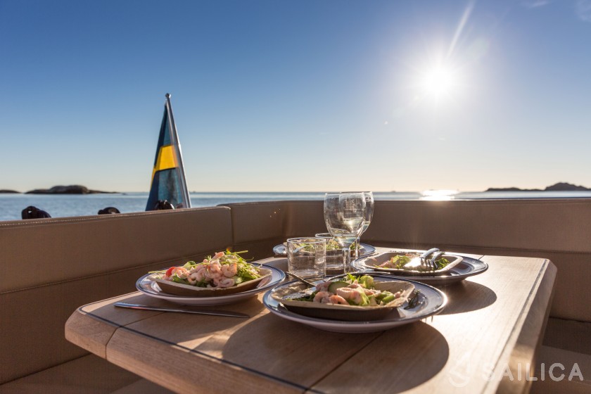 Nimbus 405 Coupe - Yacht Charter Sailica