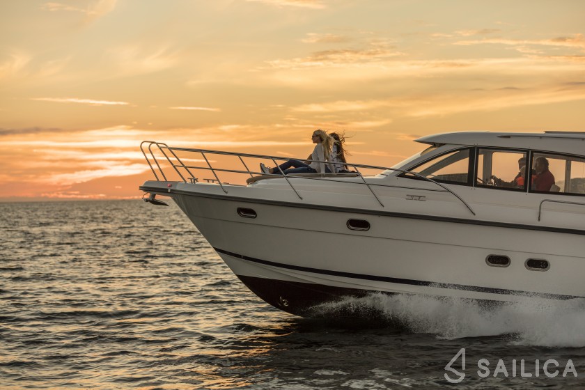 Nimbus 405 Coupe - Yacht Charter Sailica