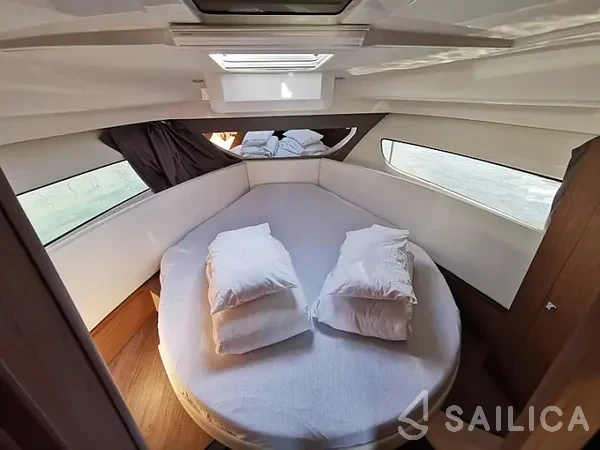 Merry Fisher 1095 FLY - Yacht Charter Sailica