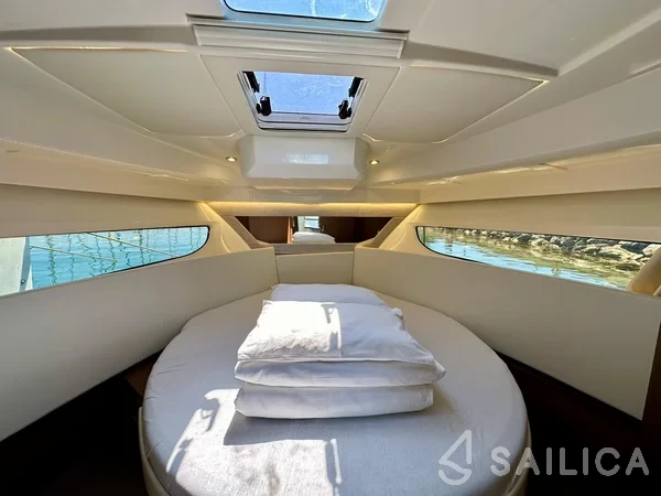 Merry Fisher 1095 FLY - Yacht Charter Sailica