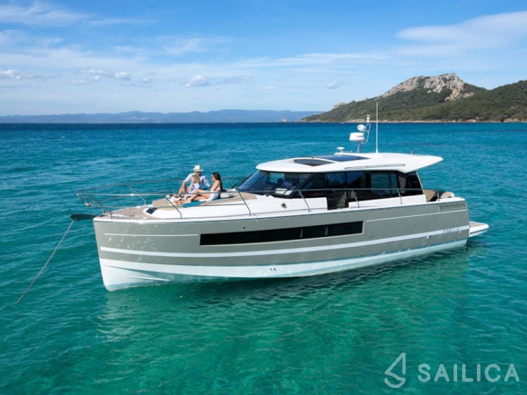 Jeanneau NC 14 - Yacht Charter Sailica