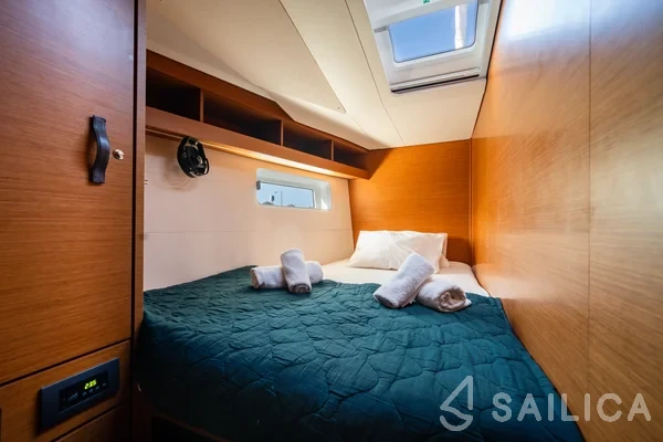 Jeanneau 54 - Yacht Charter Sailica