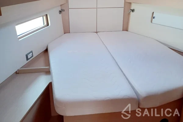Oceanis 40.1 - Yacht Charter Sailica