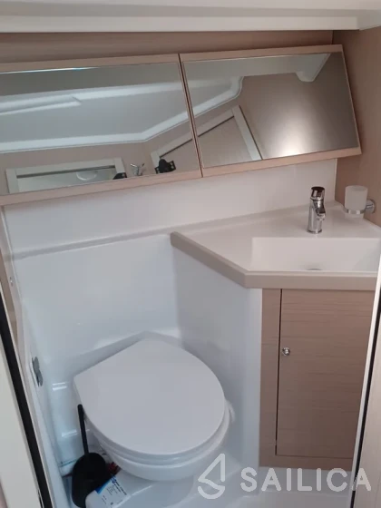 Oceanis 40.1 - Yacht Charter Sailica