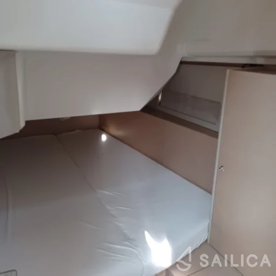 Oceanis 40.1 - Yacht Charter Sailica