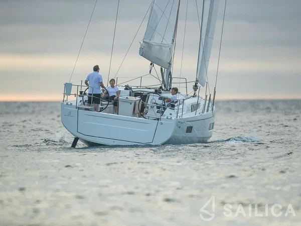 Oceanis 40.1 - Yacht Charter Sailica