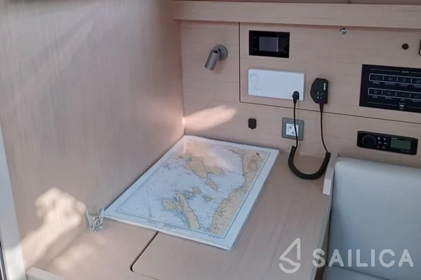 Oceanis 40.1 - Yacht Charter Sailica