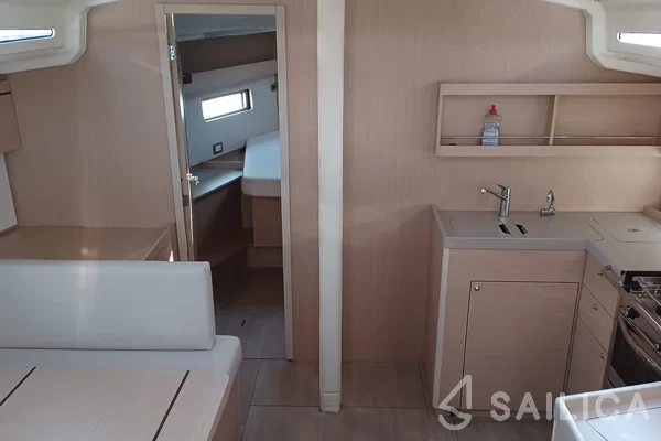 Oceanis 40.1 - Yacht Charter Sailica