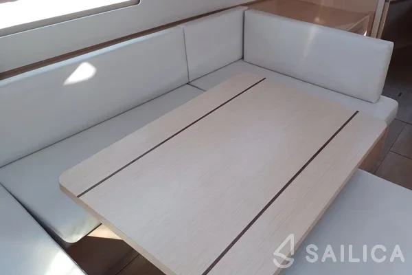 Oceanis 40.1 - Yacht Charter Sailica