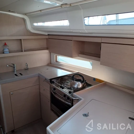 Oceanis 40.1 - Yacht Charter Sailica